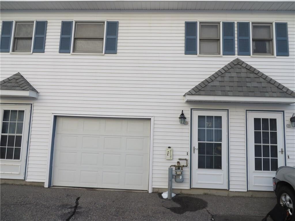 Property Photo:  72 Commodore Commons 72  CT 06418 