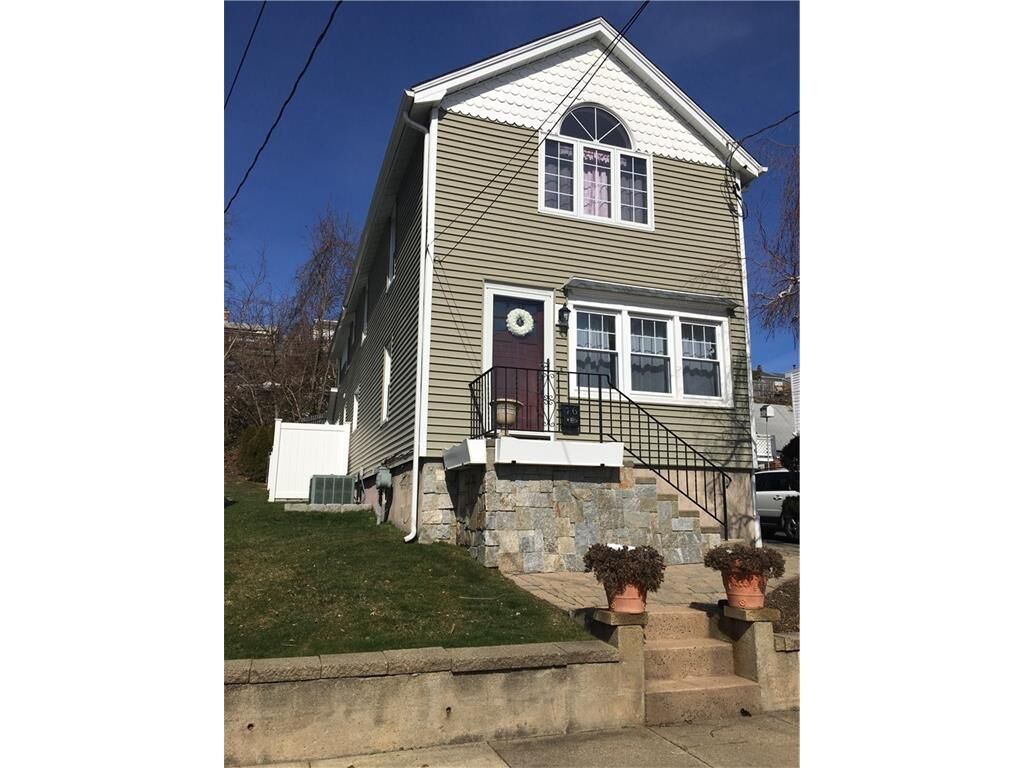 Property Photo:  76 Hawthorne Street  CT 06516 