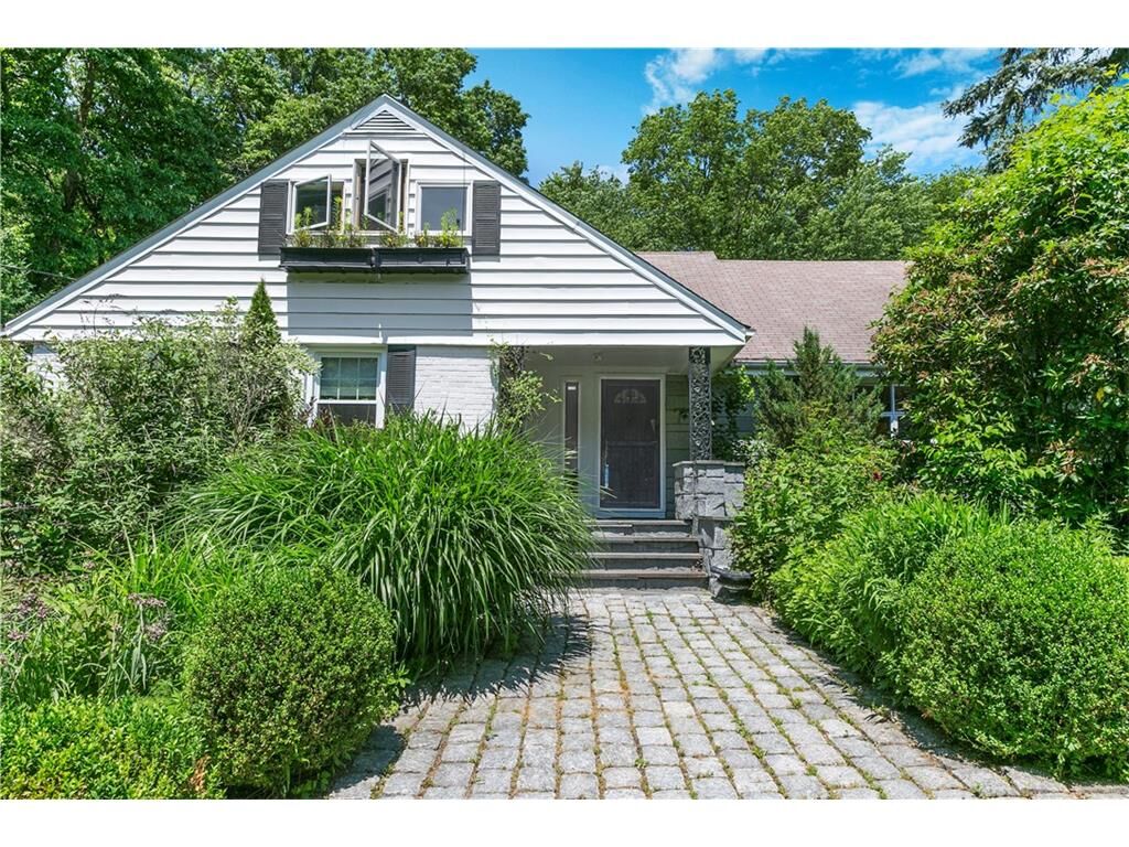 Property Photo: 44 Westview Lane CT 06902