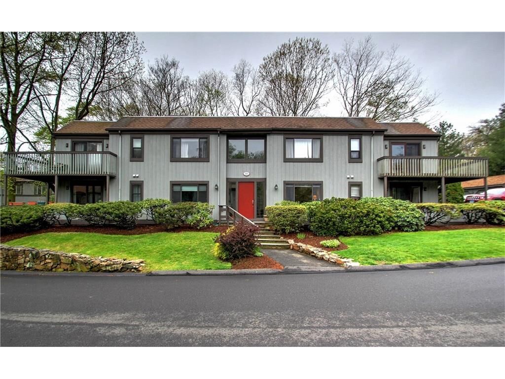 Property Photo:  10 Harbour Village B  CT 06405 