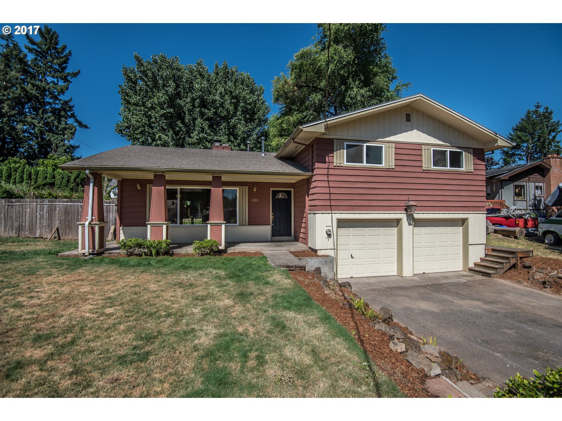 Property Photo: 1290 NE Lincoln St OR 97124