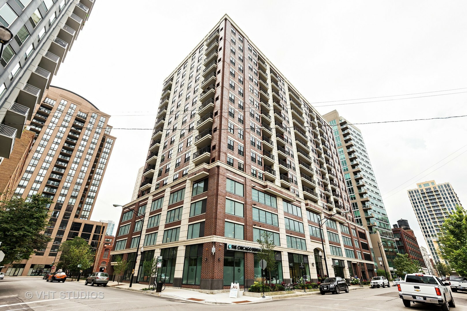 Property Photo: 451 W Huron Street 806 IL 60654