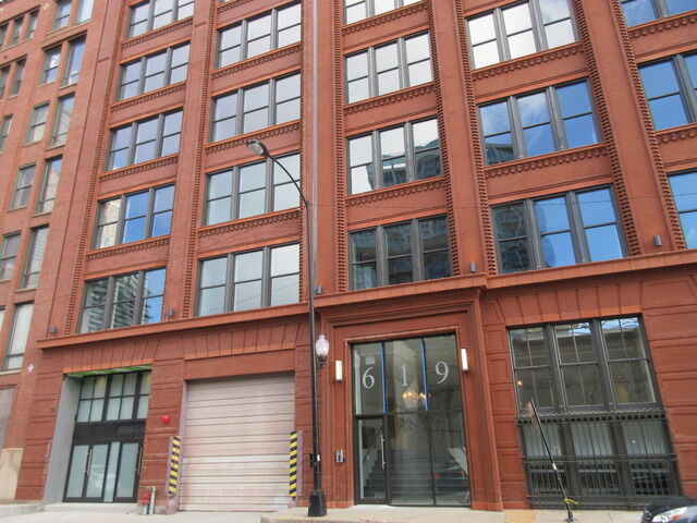 Property Photo: 619 S Lasalle Street 403 IL 60605