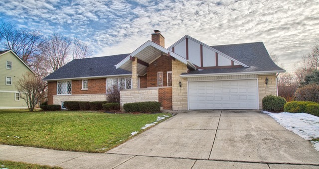 Property Photo:  1106 Whirlaway Avenue  IL 60540 