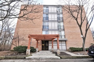 Property Photo: 5820 Oakwood Drive 3E IL 60532