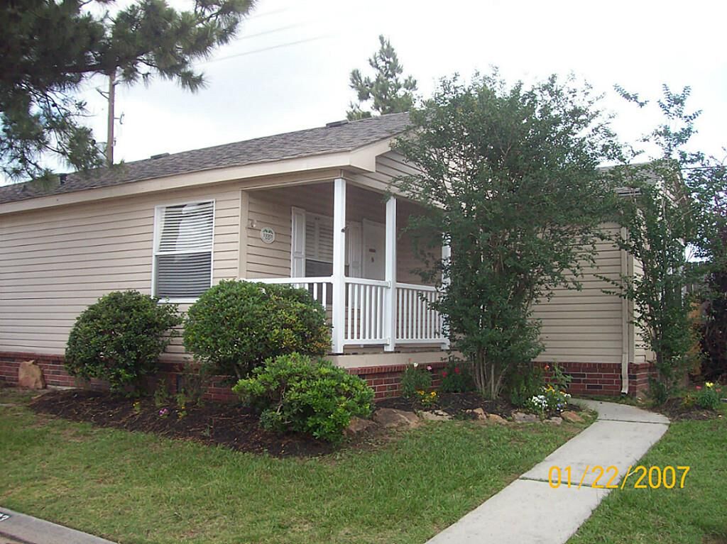 Property Photo: 10003 Berrypatch Lane TX 77375