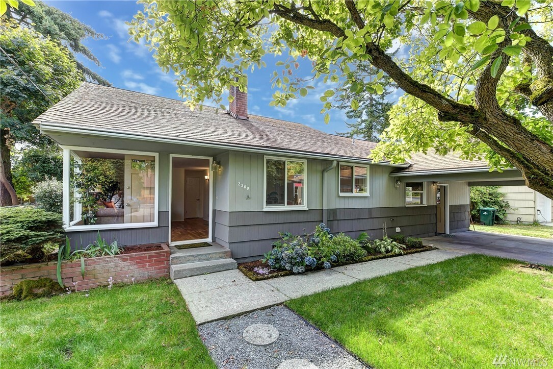 Property Photo: 2309 N 193rd St WA 98133
