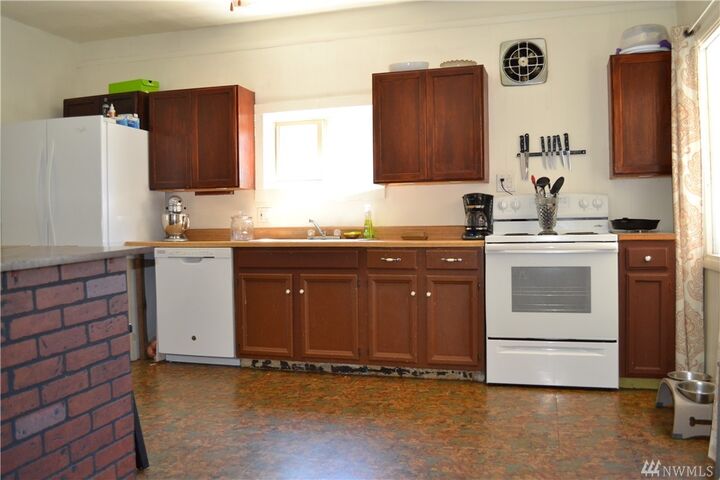 Property Photo:  31459 W Main St  WA 98263 