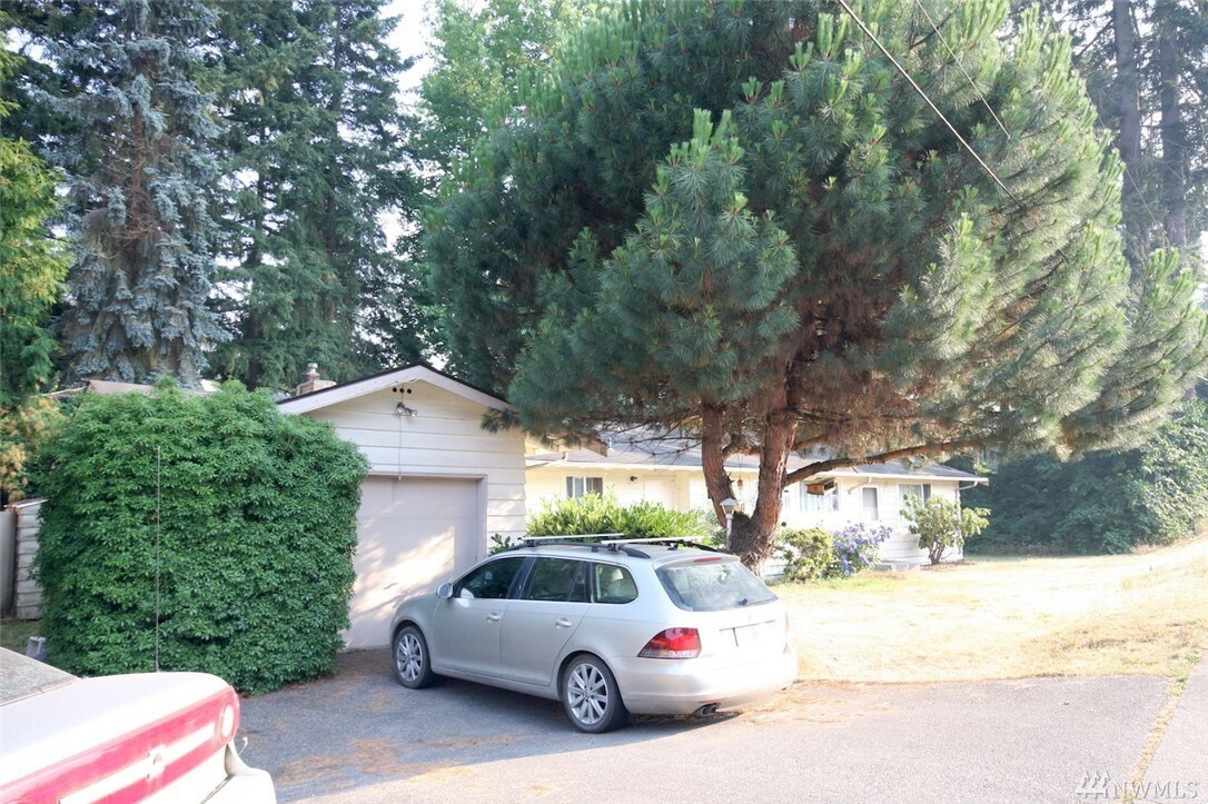 Property Photo:  10621 Beardslee Blvd  WA 98011 