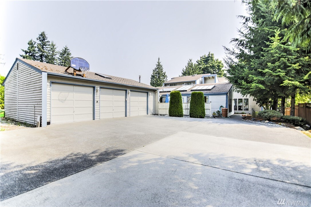 Property Photo: 4928 197th Avenue E WA 98391