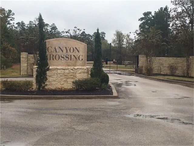 Property Photo:  12037 Oak Forest  TX 77385 