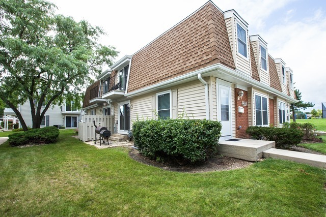 Property Photo: 2322 Old Kings Court IL 60194