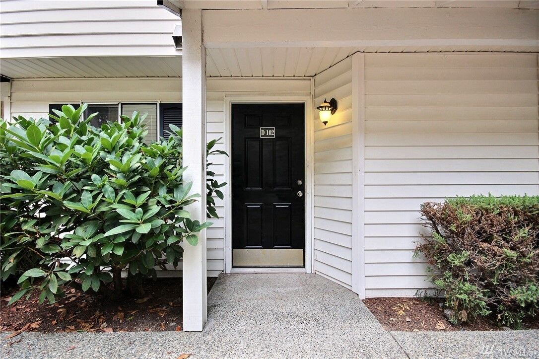 Property Photo: 25815 114th Pl SE D 102 WA 98030