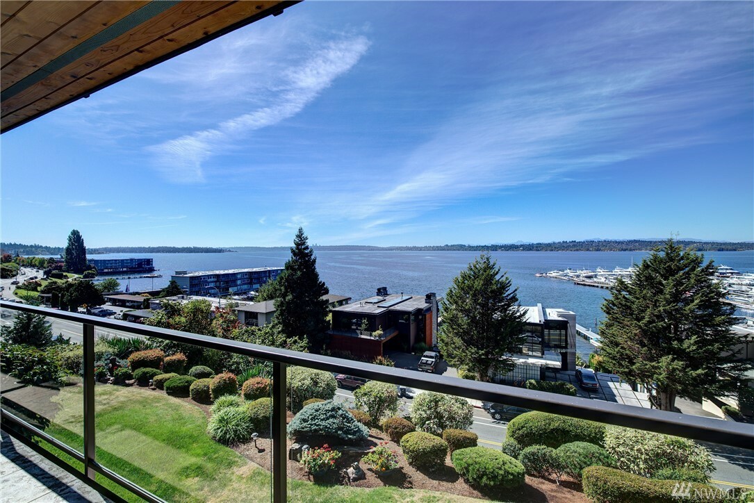 Property Photo:  311 2nd St S 202  WA 98033 