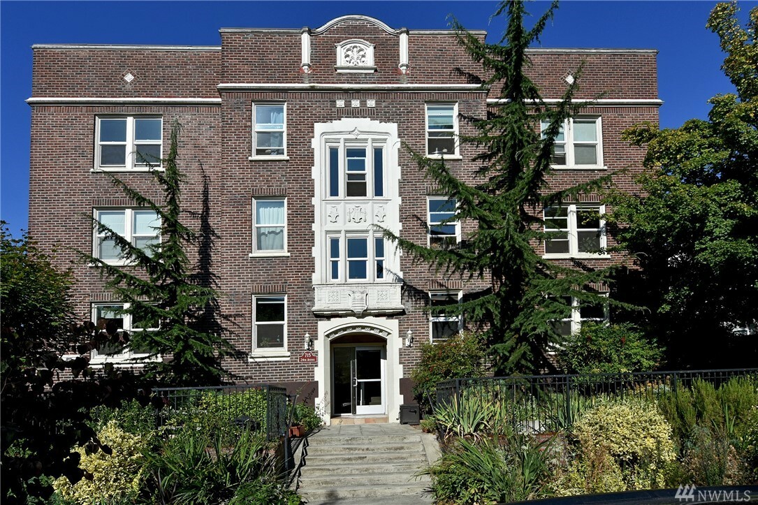 Property Photo:  715 24th Ave 204  WA 98122 