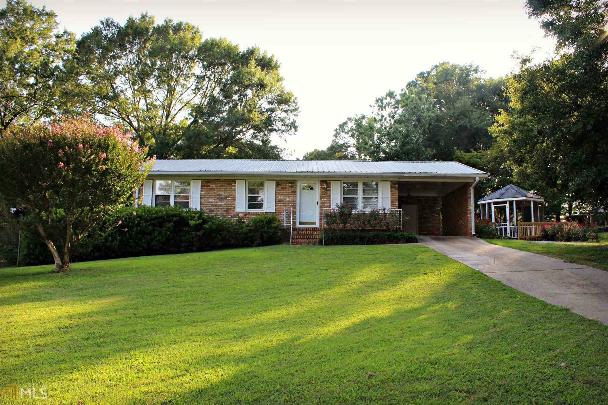 Property Photo:  386 Orchard Cir  GA 30529 