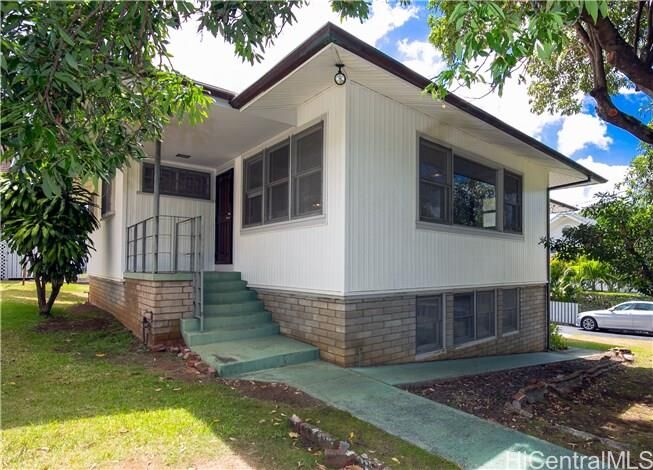 Property Photo:  2112 Armstrong Street  HI 96822 