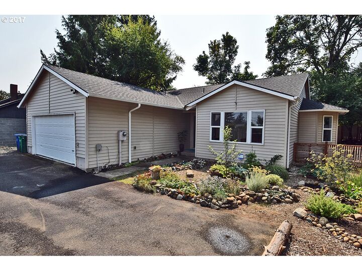 4816 NE Going St  Portland OR 97218 photo