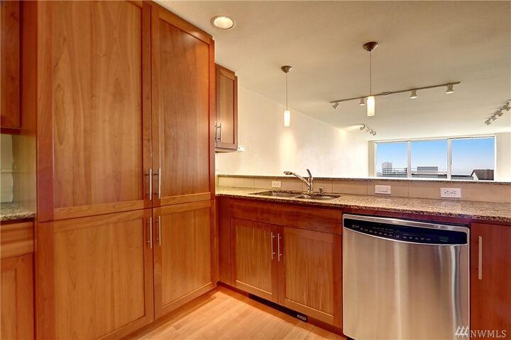 Property Photo: 900 Warren Ave N 303 WA 98109