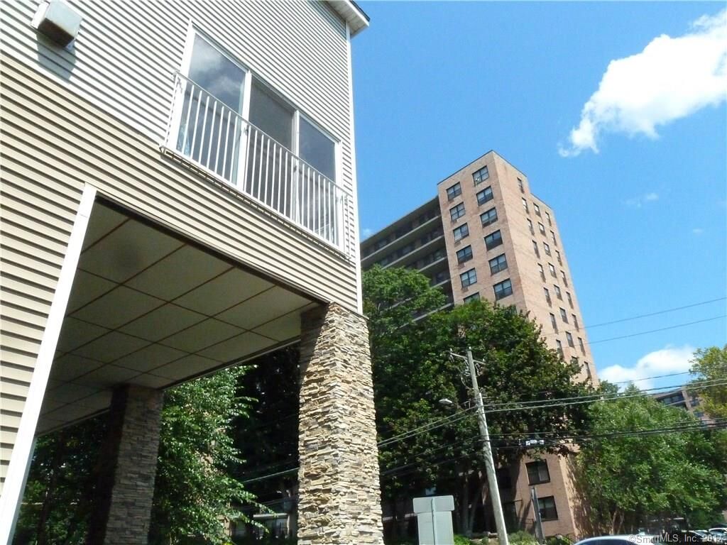 Property Photo:  1400 Bedford Street 2  CT 06905 