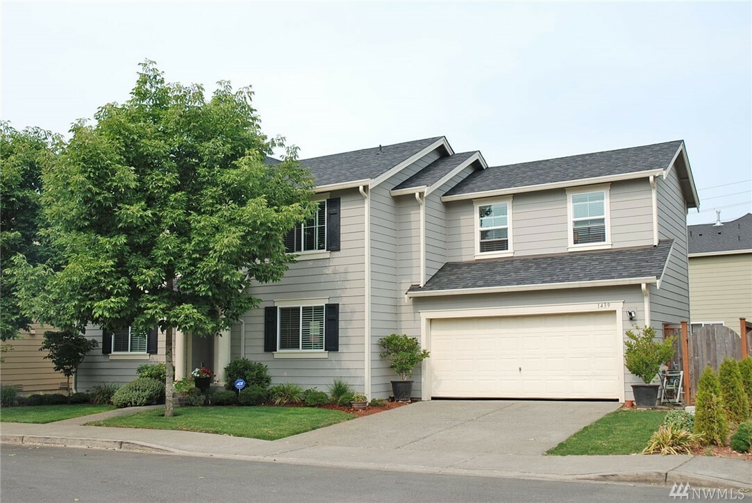 Property Photo: 1439 32nd St NE WA 98002