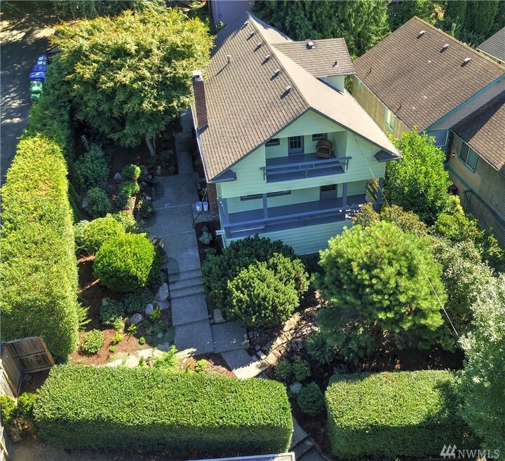 Property Photo:  8924 Ravenna Ave NE  WA 98115 