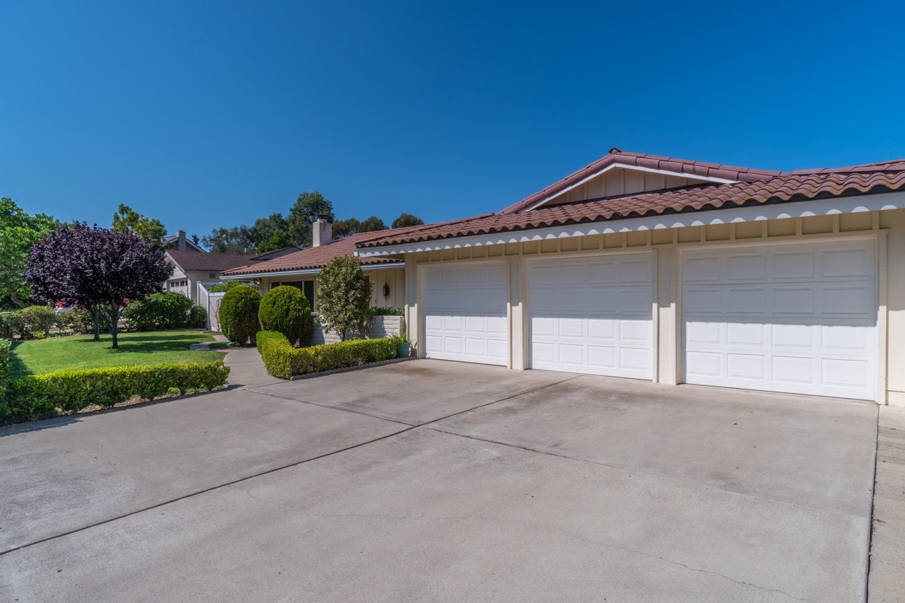 Property Photo:  8554 Cliffridge Ave  CA 92037 