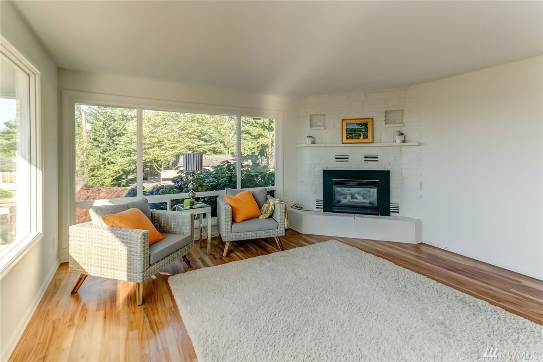 Property Photo: 1912 Whatcom St WA 98229