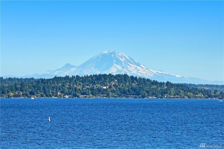 Property Photo: 1600 43rd Ave E 211 WA 98112