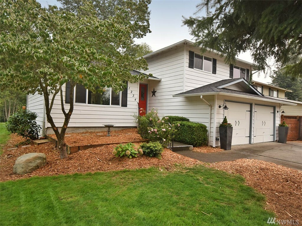 Property Photo:  1234 Pike St NE  WA 98002 