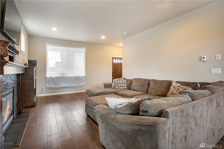 Property Photo:  1850 Challenger St  WA 98248 