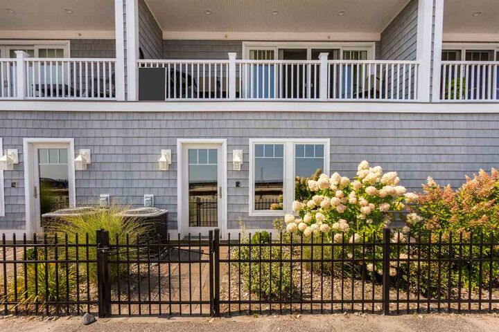 Property Photo:  375 Ocean Boulevard 4  NH 03842 