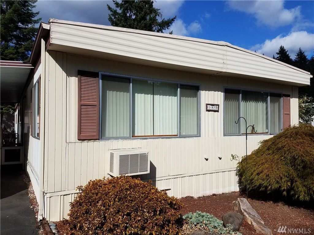 Property Photo: 18425 NE 95th Street 185 WA 98052