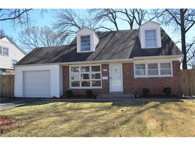 Property Photo:  700 Hawthorn Avenue   63301 