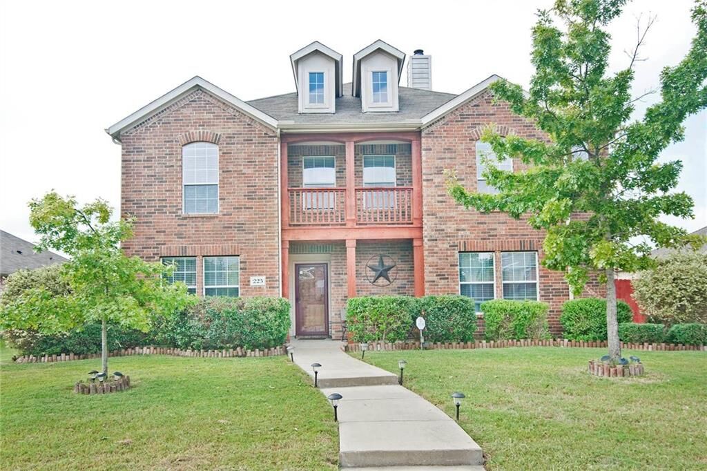 Property Photo: 225 Sandy Lane TX 75189