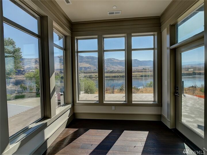 Property Photo:  5042 Hurst Landing Rd  WA 98850 