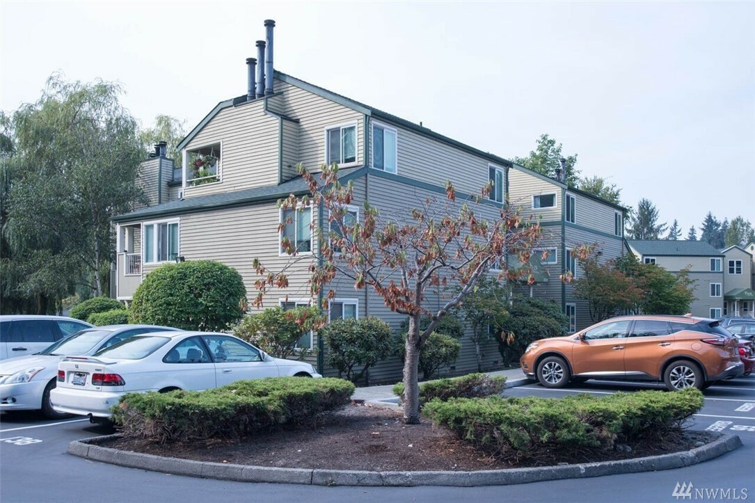 Property Photo:  20320 Bothell Everett Hwy D202  WA 98012 