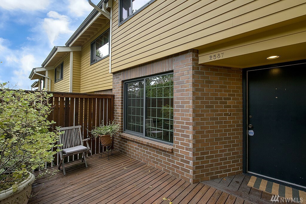 Property Photo:  2587 E Madison St  WA 98112 