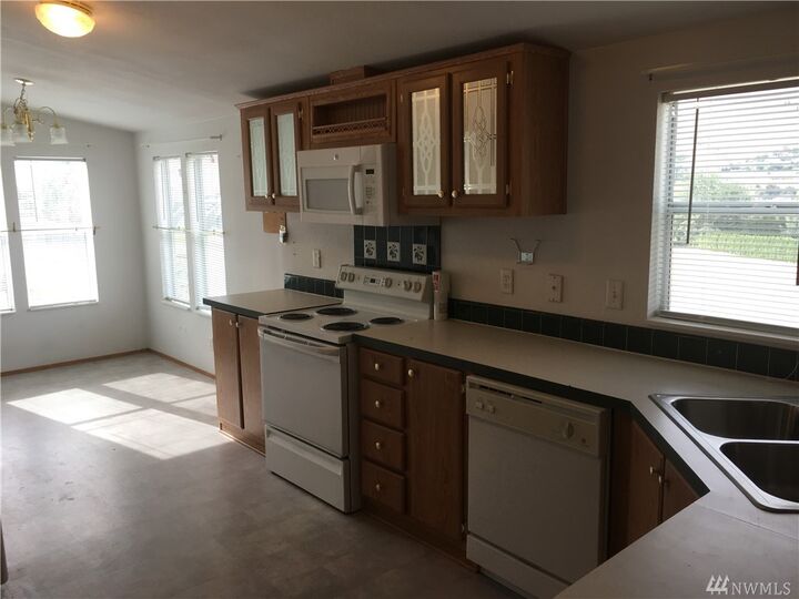 Property Photo: 1675 Sunset Dr WA 98801