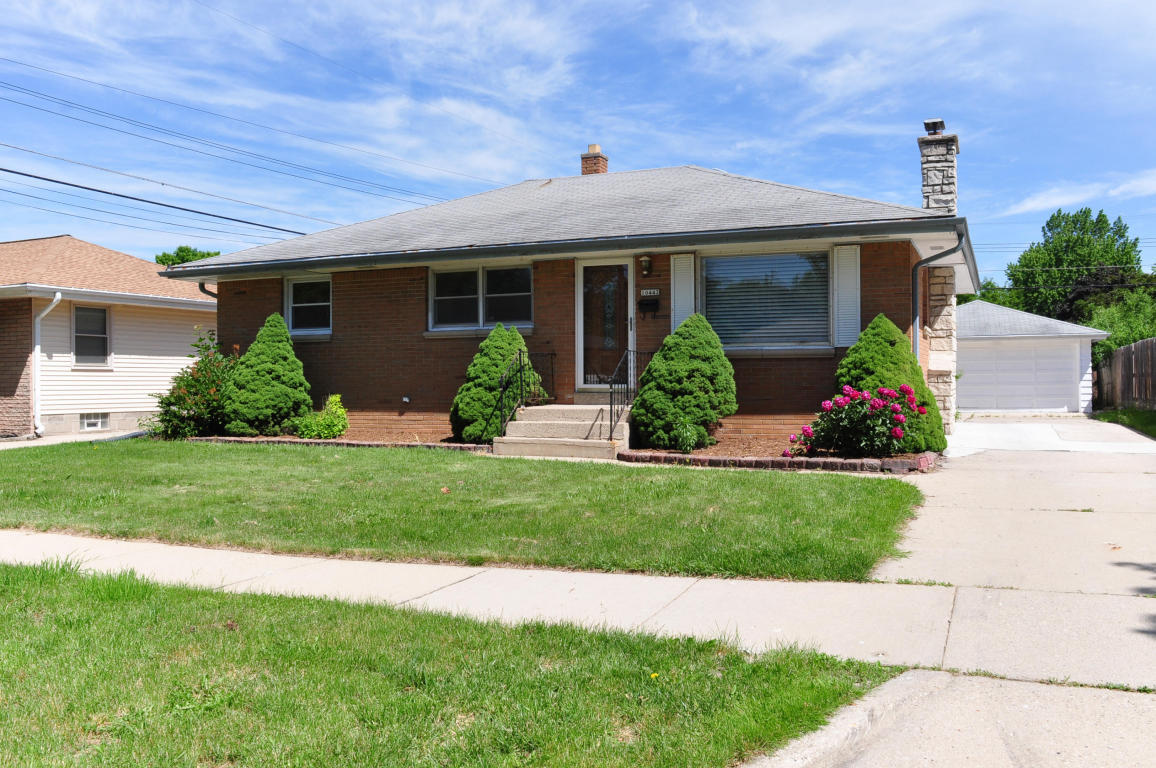 Property Photo: 10442 W Rohr Ave WI 53225