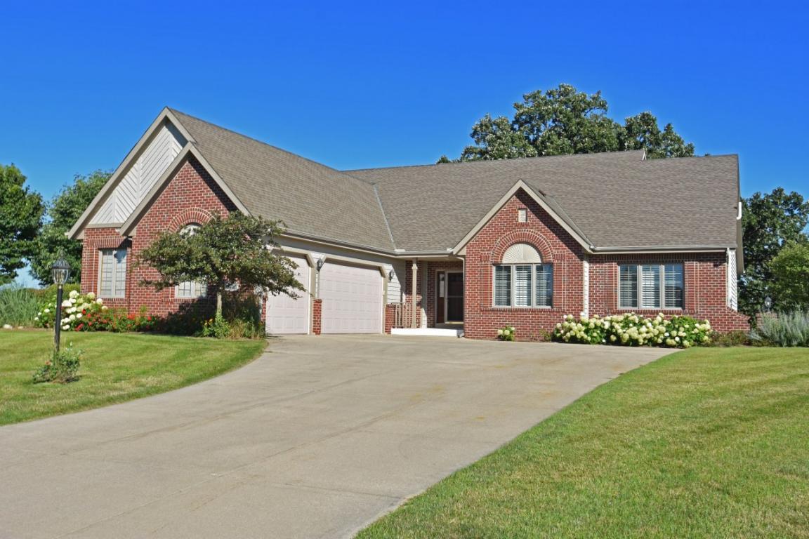 Property Photo: 873 Tree Ridge Ct WI 53029