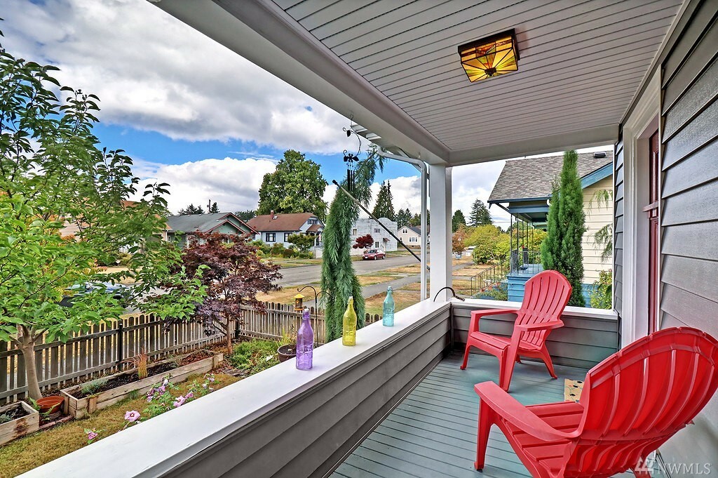 Property Photo: 1917 Virginia Ave WA 98201