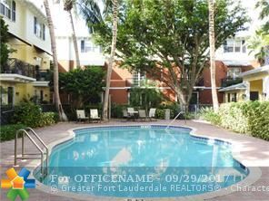 Property Photo: 2233 NE 9th Ave 2233 FL 33305
