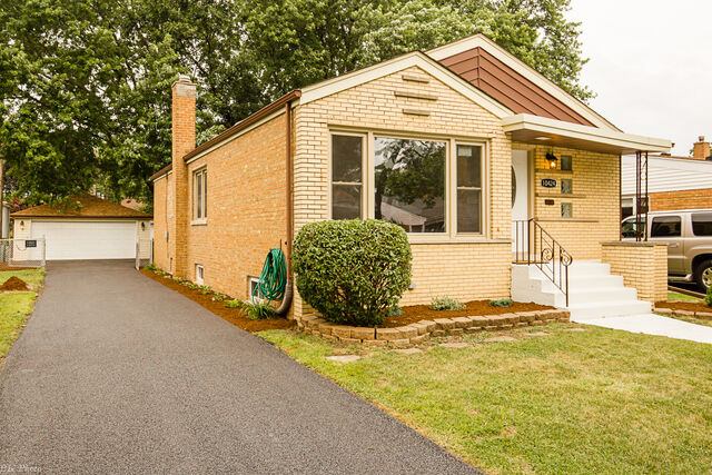 Property Photo: 10424 Kolin Avenue IL 60453