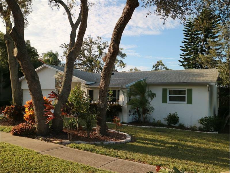 Property Photo:  1040 Jamaica Way  FL 34689 