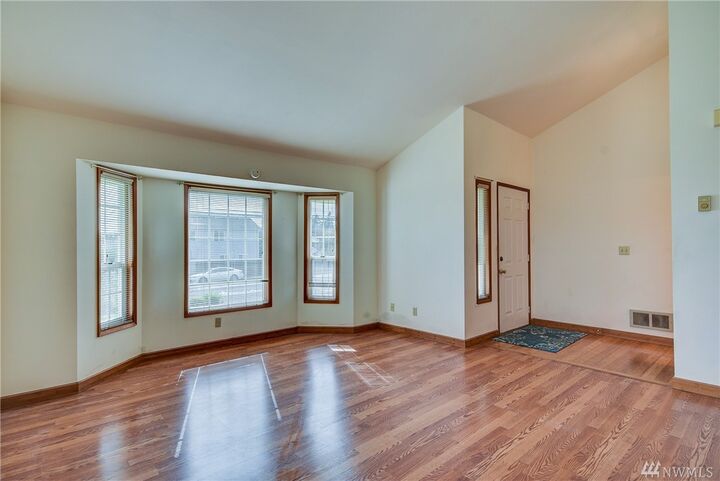 Property Photo: 482 W Whidbey Ave WA 98277