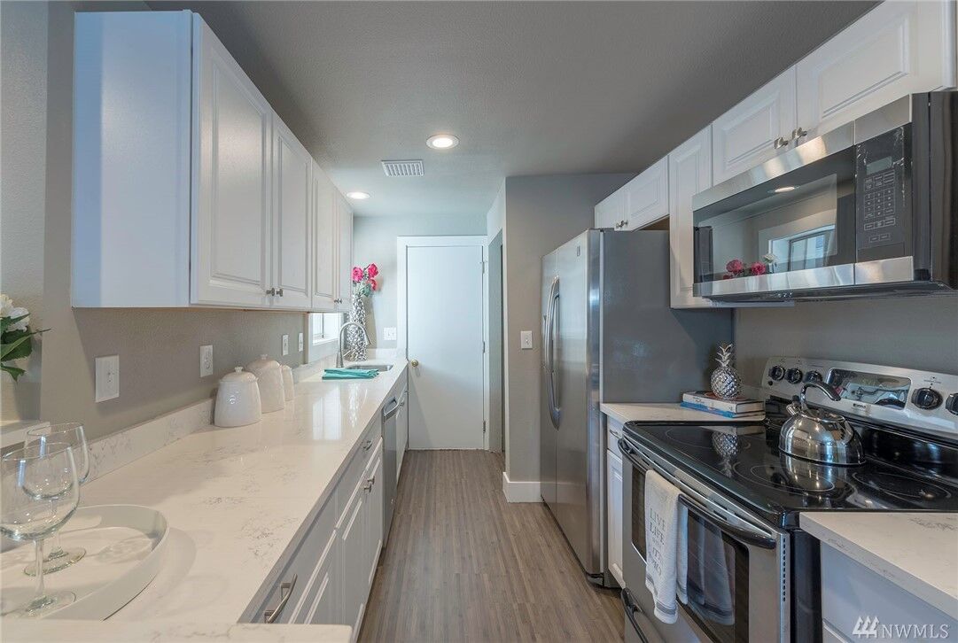 Property Photo:  1432 S 308th Lane  WA 98003 