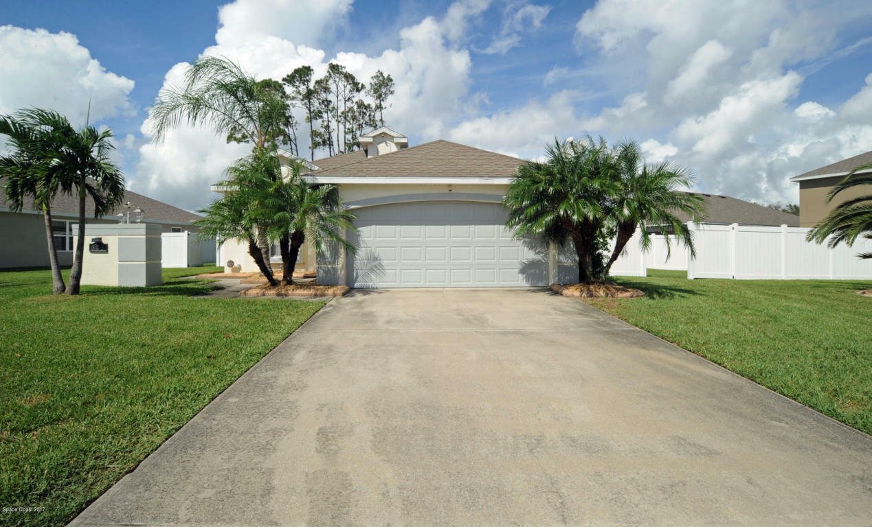 Property Photo:  845 Breakaway  FL 32780 