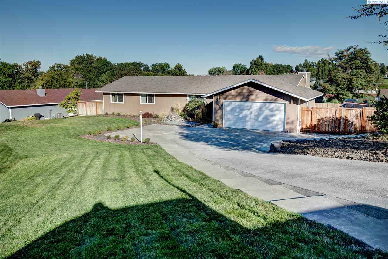 Property Photo:  1412 Sunset Drive  WA 99350 