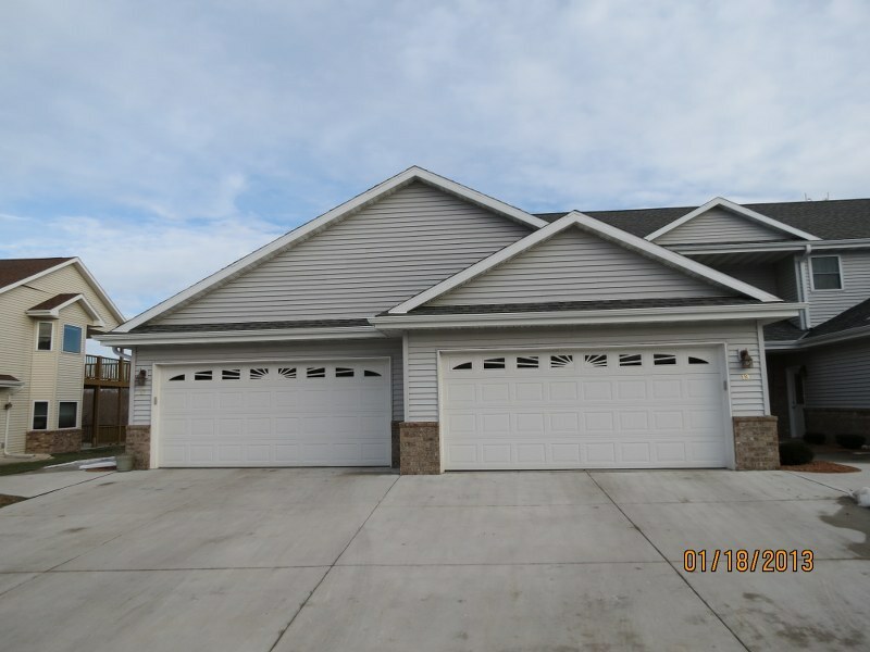 Property Photo: 864 Prairie Gardens 17 WI 53040-9389
